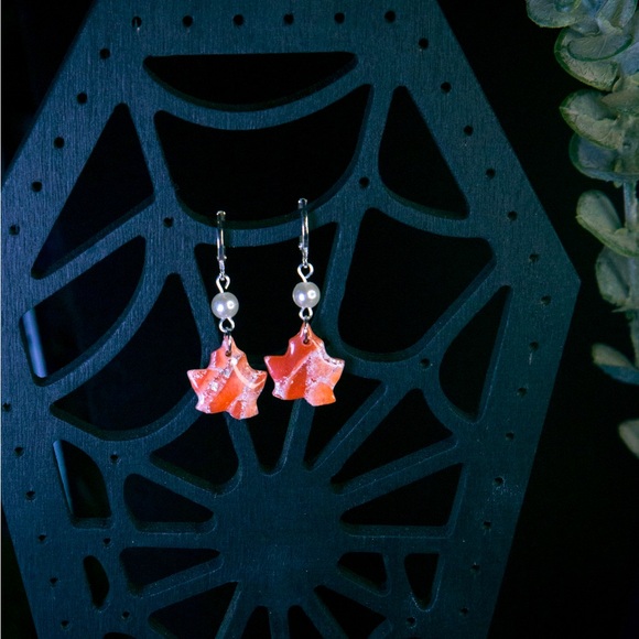 Falling Leaves Dangles in Maple - Picture 1 of 1